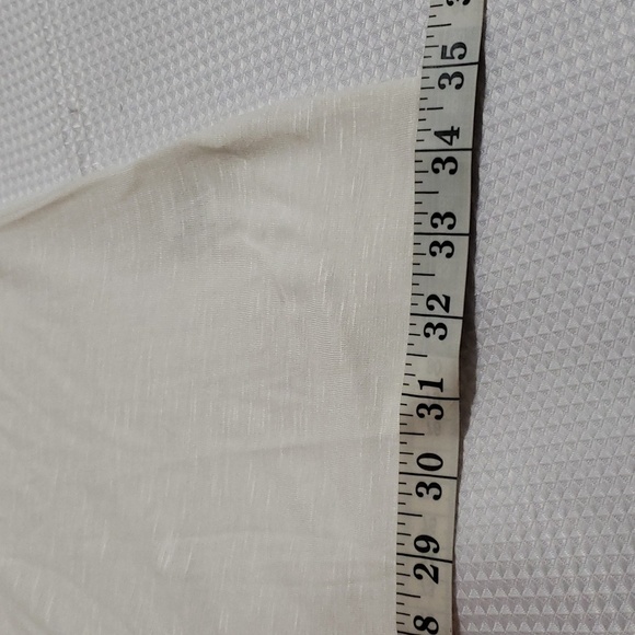 Absolutely Famous. NWT. Cute White, Polyester Lace Detail & Rayon Top.  Size 3X - Picture 11 of 15